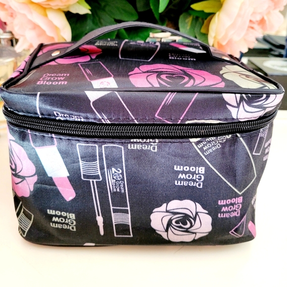 Handbags - 🌺SOLD!!  Cosmetic Case